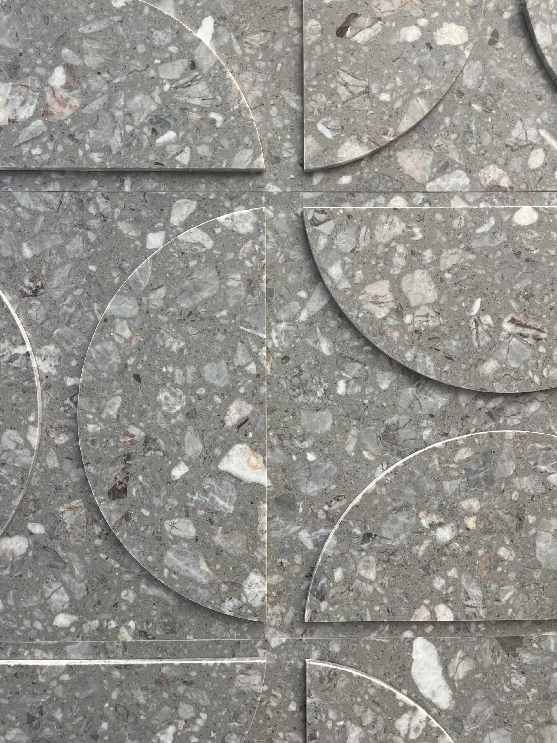 Cersaie 2025, Terrazzo e outros revestimento com desing de relevo