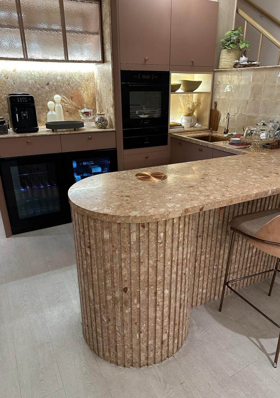 Revestimento em relevo: a tendência que transforma paredes e superfícies verticais , Terrazzo Rosa del Garda