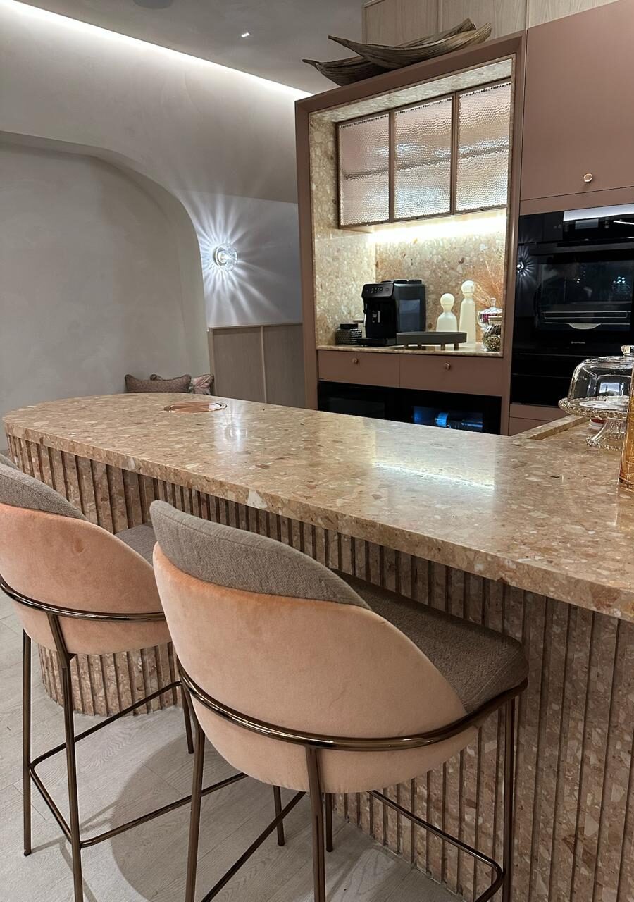 Revestimento em relevo: a tendência que transforma paredes e superfícies verticais , Terrazzo Rosa del Garda