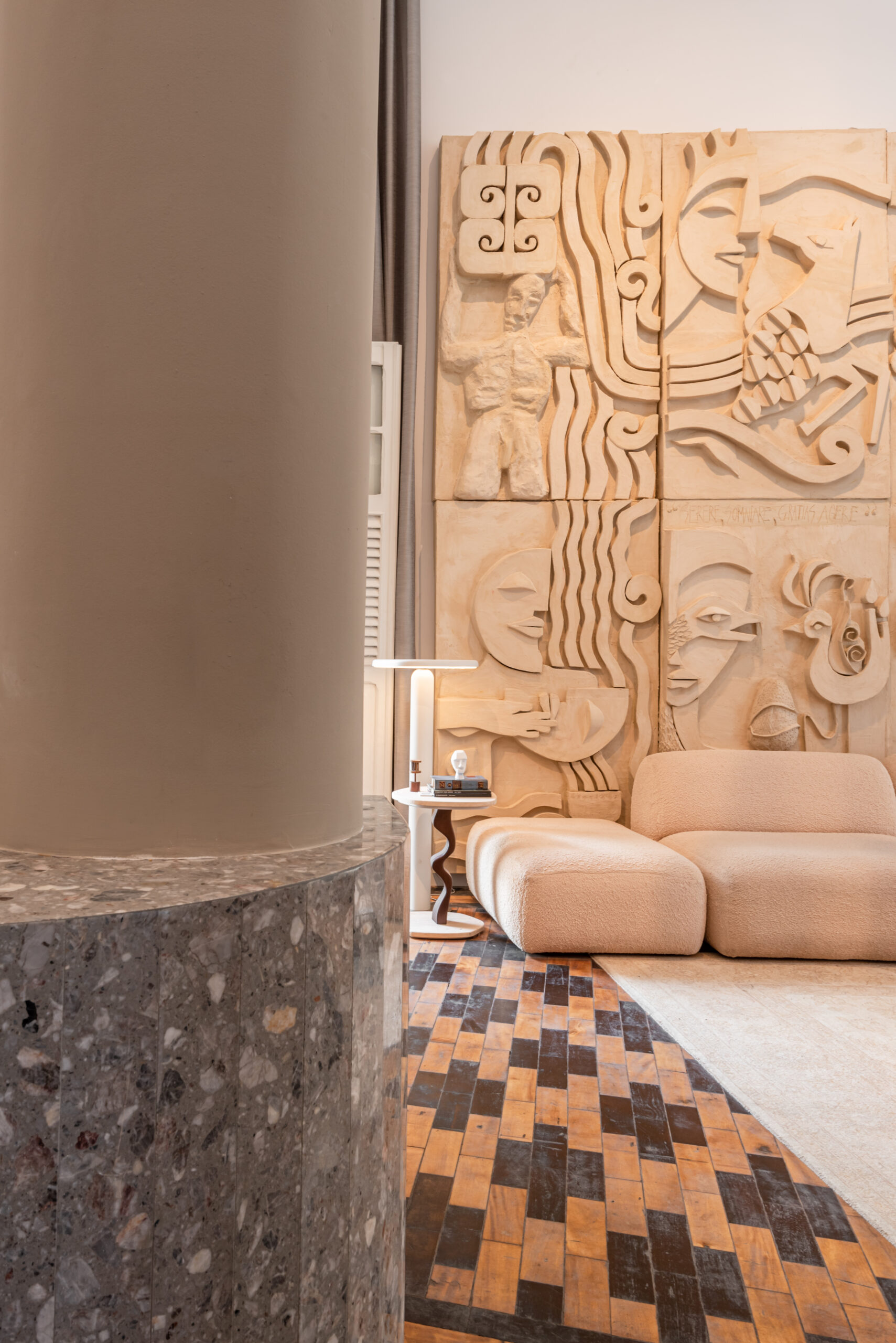 Revestimento em relevo: a tendência que transforma paredes e superfícies verticais