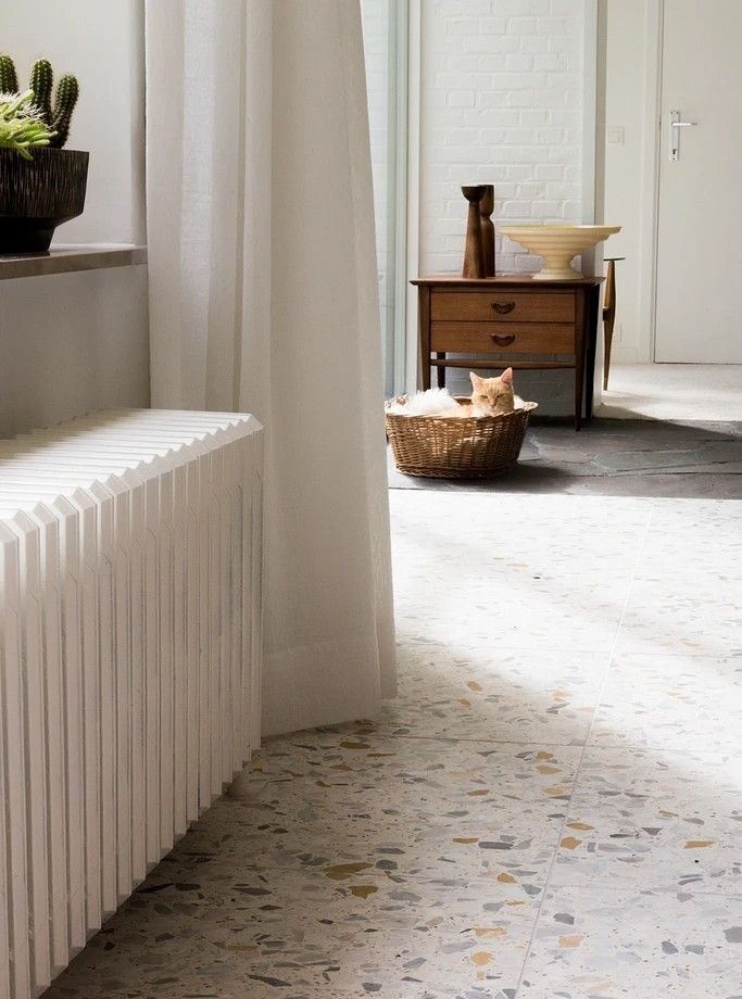 Cloud Dancer, a cor do ano de 2026 na arquitetura: como usar com personalidade e Terrazzo