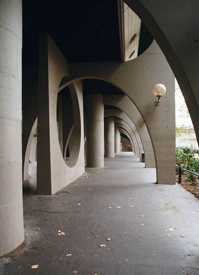 Brutalismo na Arquitetura e os Revestimentos que Falam a sua Língua